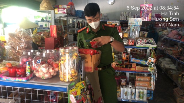 XÃ SƠN KIM 2 KIỂM TRA VỆ SINH AN TOÀN THỰC PHẨM TRONG DỊP TẾT TRUNG THU TRÊN TOÀN XÃ