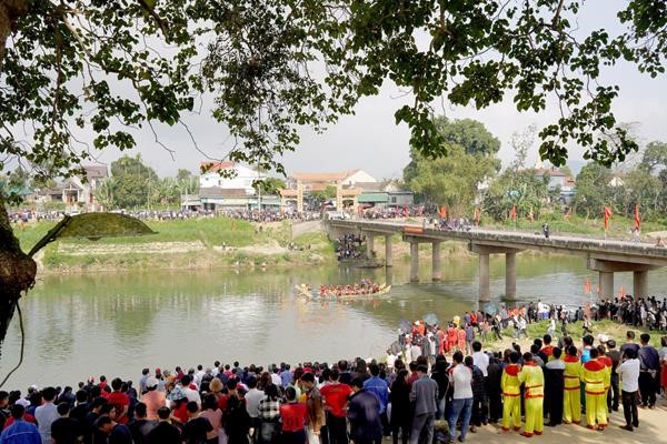 Sôi nổi ngày hội đua thuyền truyền thống Sông Ngàn Phố